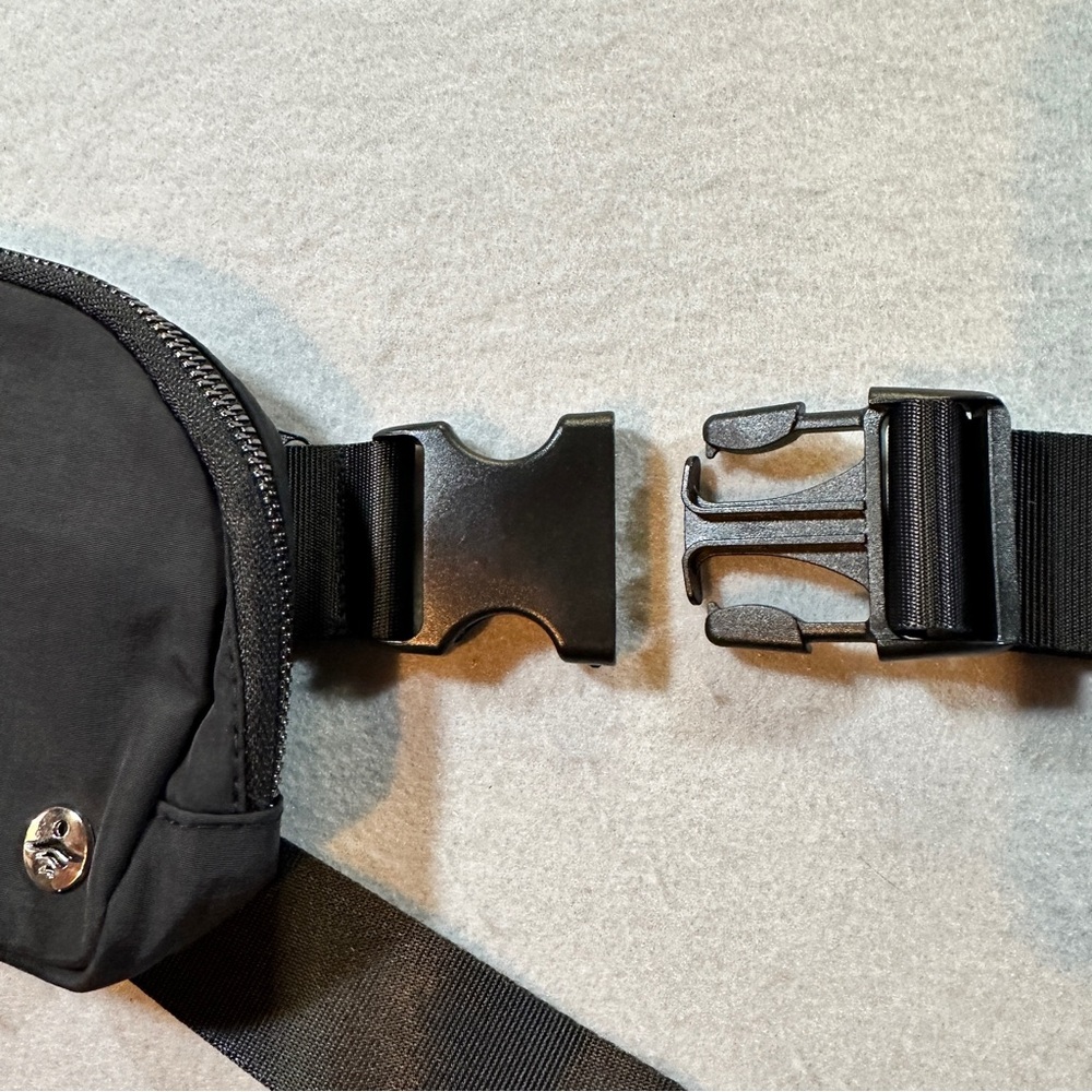 Halara Steel Black Casual Athleisure Waist Bag Fanny Pack Belt Bag‎ NIP - Picture 8 of 9